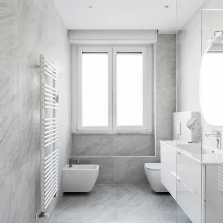 Pure White Luxury - Bymyhomeincomo شقة كومو