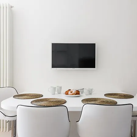 Pure White Luxury - Bymyhomeincomo شقة
